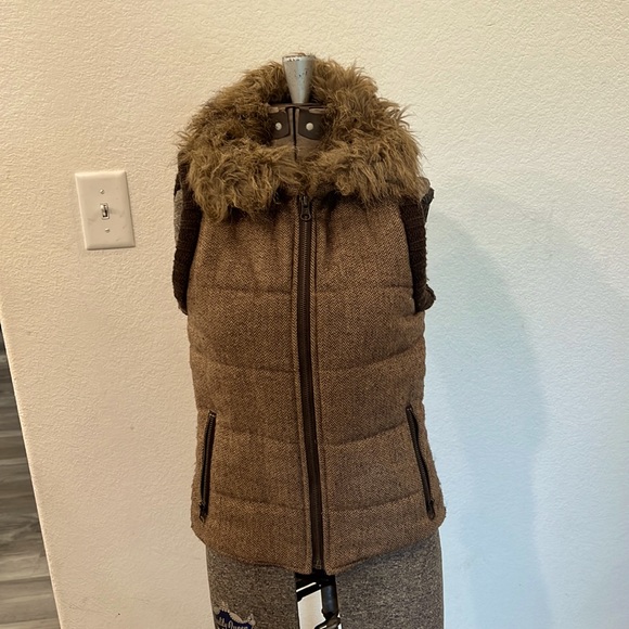 BB Dakota wool vest, EUC - Picture 3 of 6